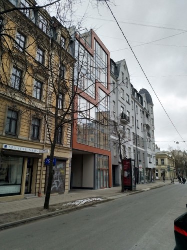 Daudzdzīvokļu ēka ar komerctelpām pirmajā stāvā, Stabu iela 38, Rīga